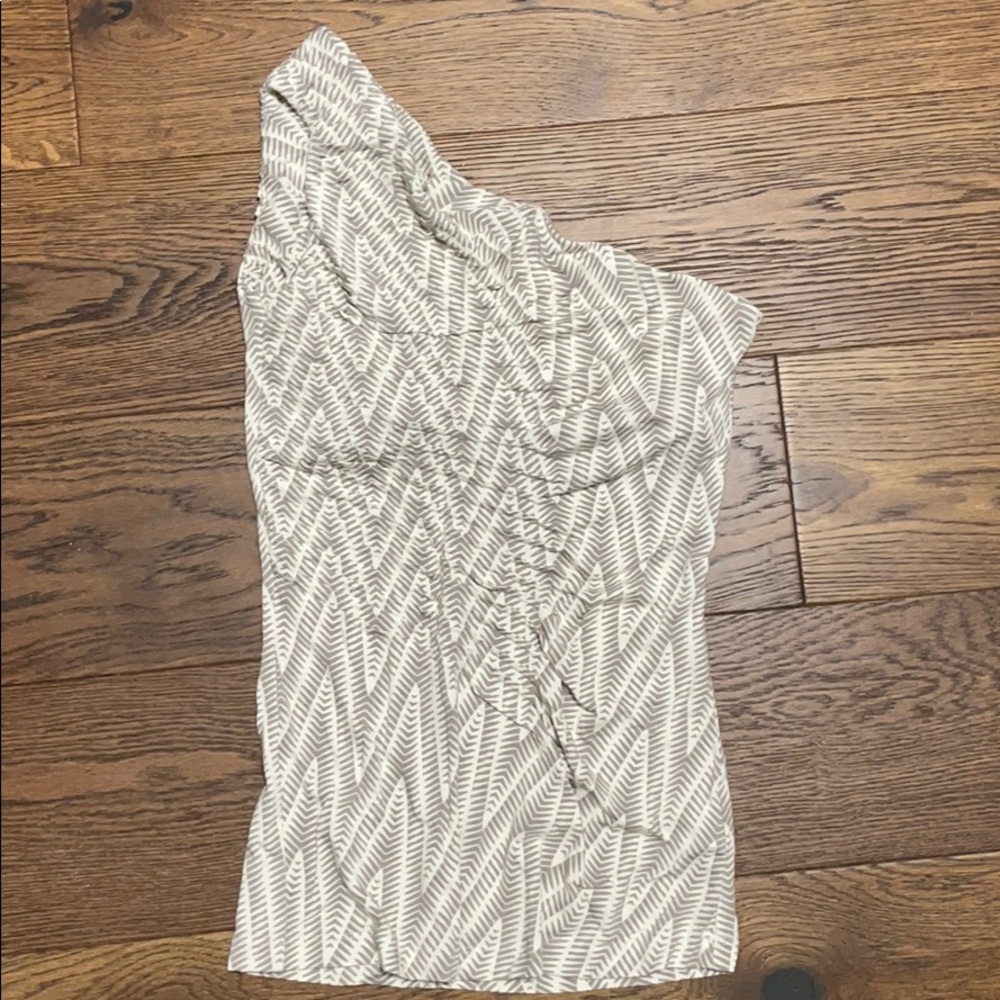 One shoulder shirt
